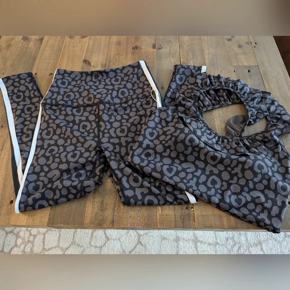 Emily McCarthy Cheetah Yoga Set Leggings Sports Bra Set NWT L - Picture 1 of 8